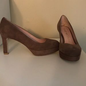 Stuart weitzman size 6 tan color worn once